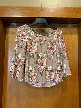 Off the shoulder boutique long sleeve